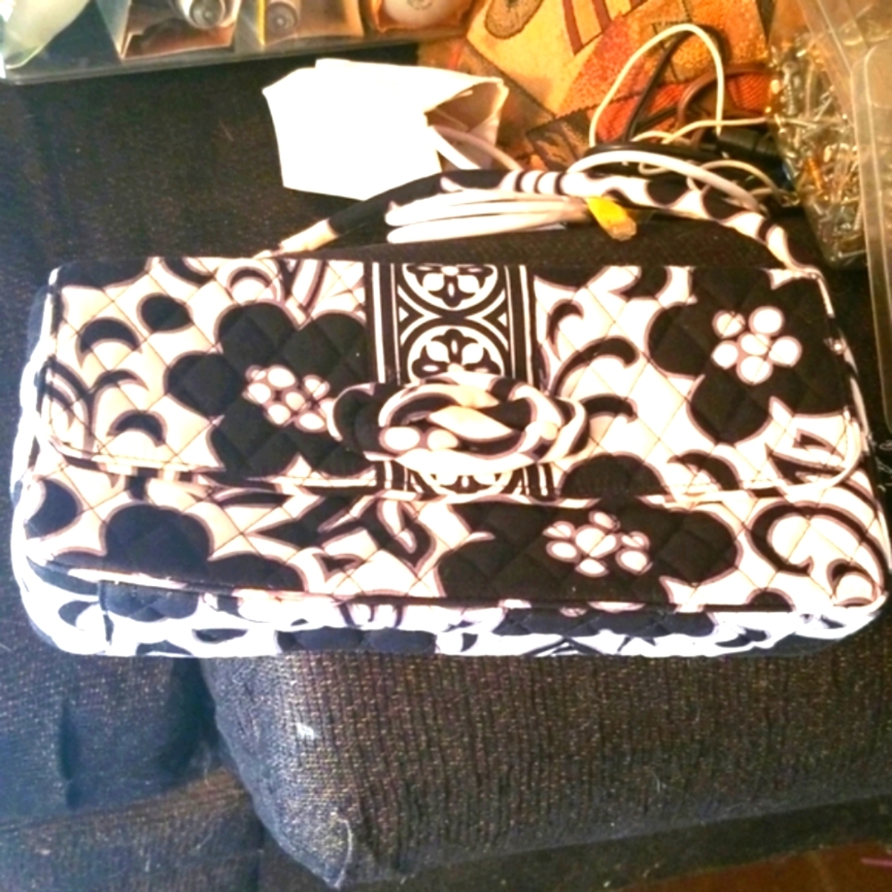 VERA BRADLEY CLUTCH